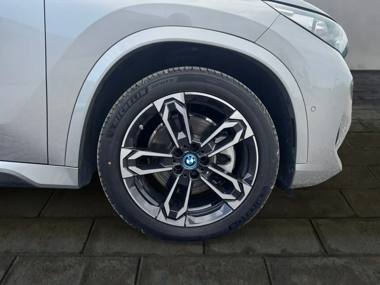 BMW iX1 30 xDrive M Sport PANO/HEADUP/MASSAGE/AHK — معرض صور السيارة 5