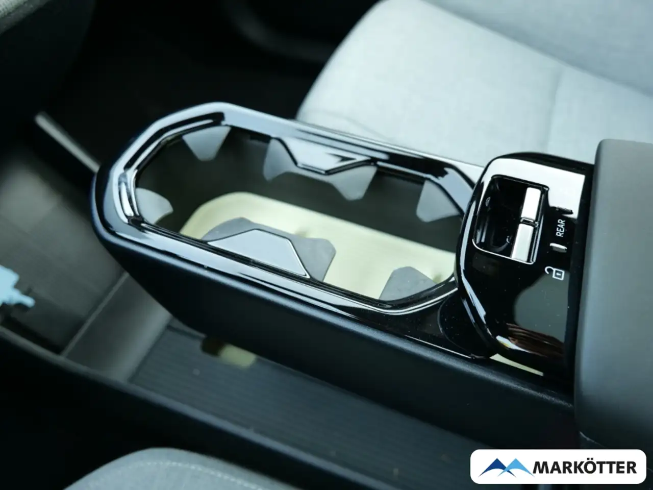 Volvo EX30 Twin Motor AWD Ultra STHZ/Wärmepumpe/PANO — معرض صور السيارة 17