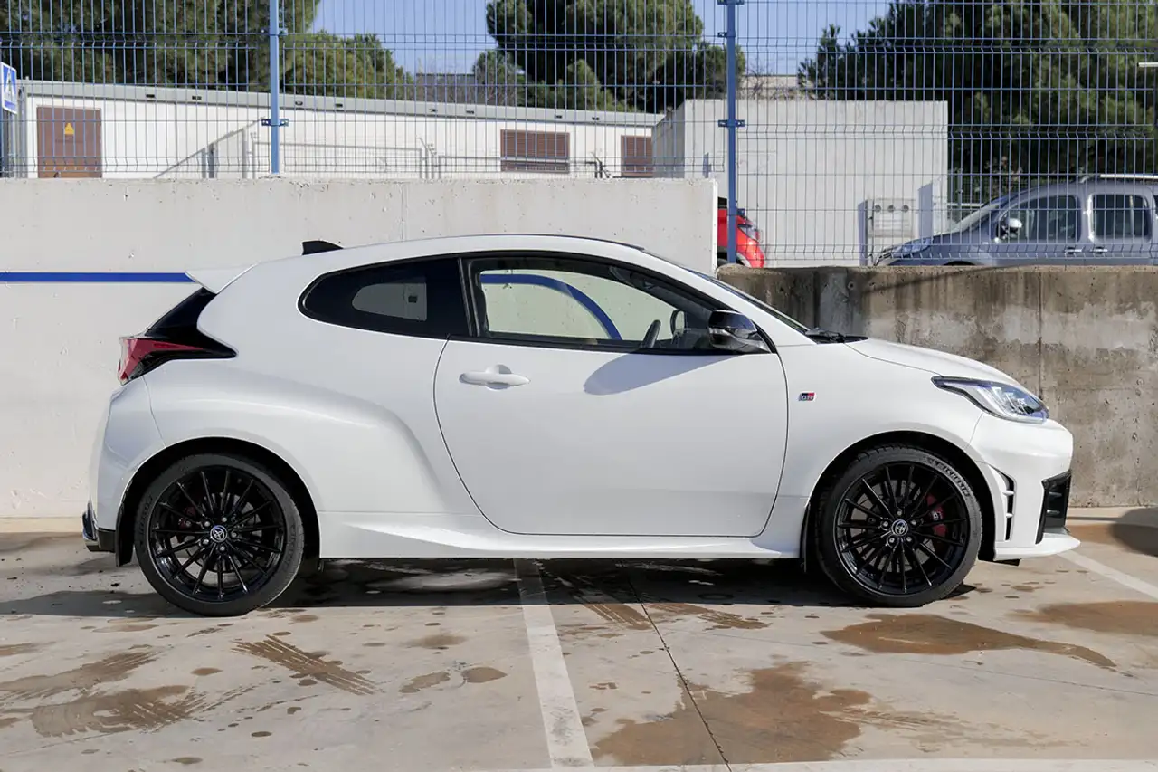 Toyota Yaris GR RZ + Touring Pack Aut. — معرض صور السيارة 15