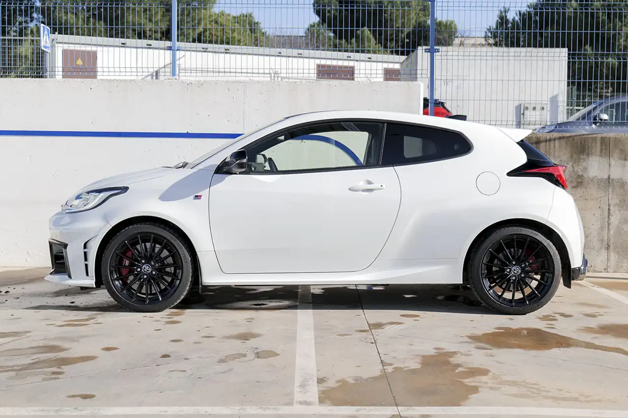 Toyota Yaris GR RZ + Touring Pack Aut. — معرض صور السيارة 10
