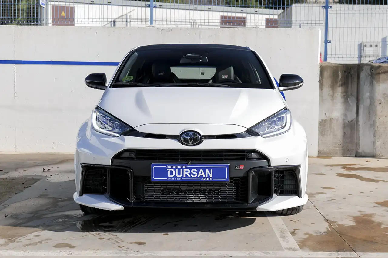 Toyota Yaris GR RZ + Touring Pack Aut. — معرض صور السيارة 2