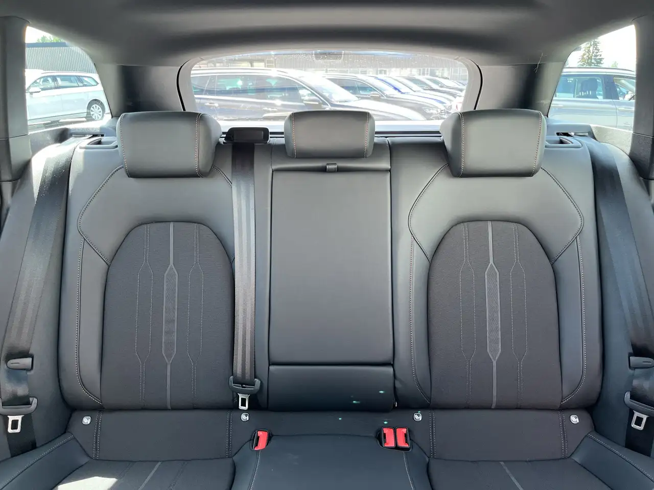 CUPRA Leon SP 2.0 TSI DSG VZ 166€ m.20% Anz. PANORAMA BEATS — Vehicle gallery 17