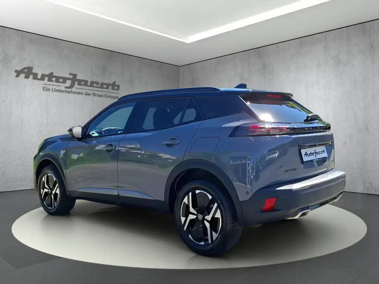 Peugeot 2008 GT 130 EAT8 — Vehicle gallery 3