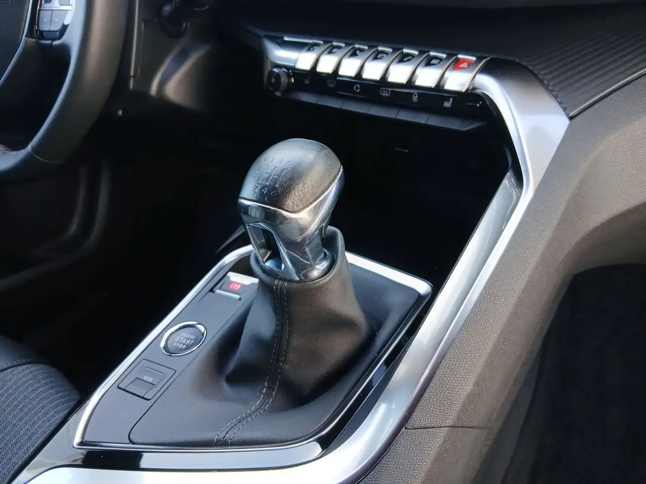 Peugeot 5008 1.2 PureTech 130 ALLURE LED+Navi+SHZ+360+LM — معرض صور السيارة 20