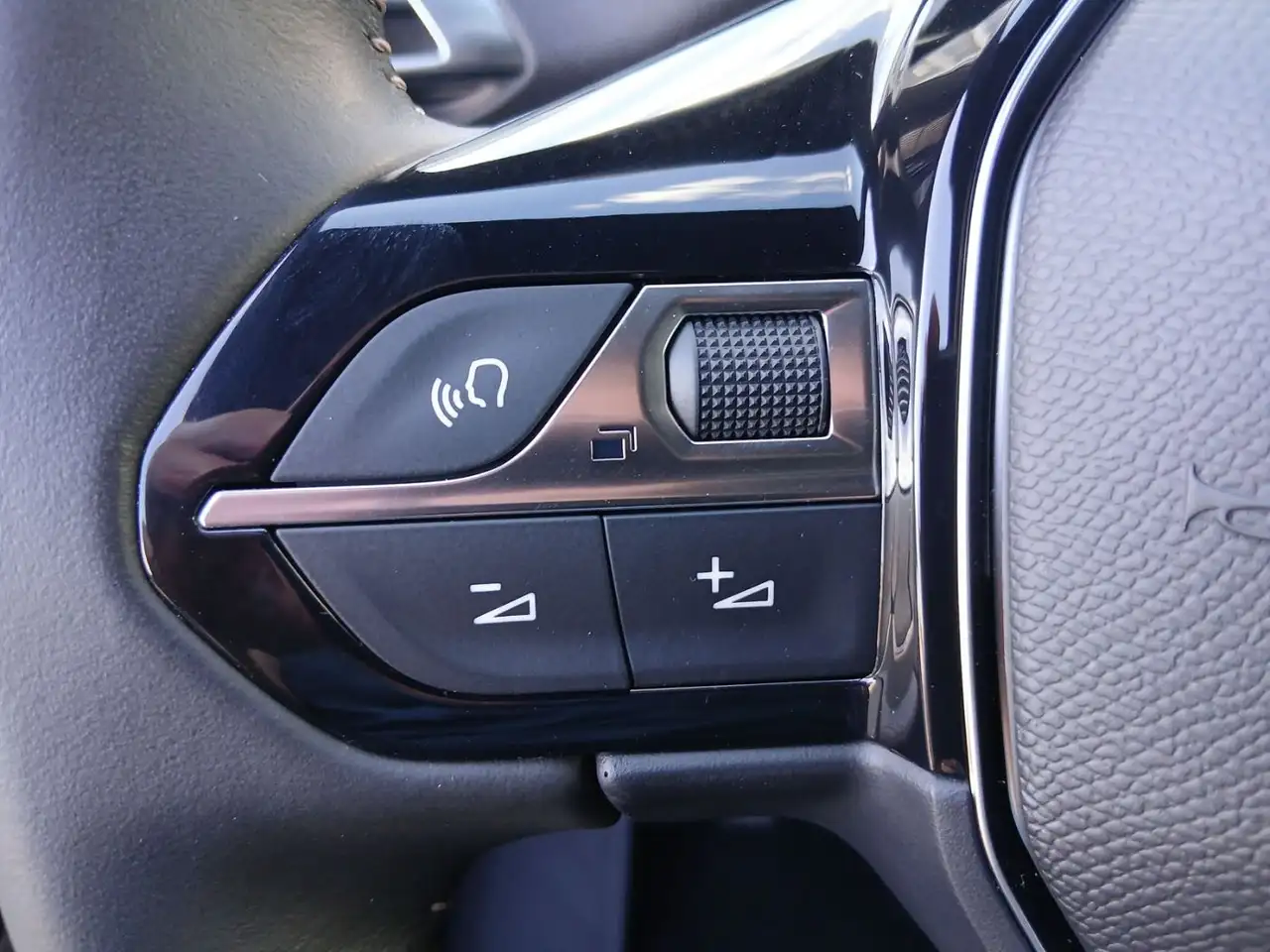 Peugeot 5008 1.2 PureTech 130 ALLURE LED+Navi+SHZ+360+LM — معرض صور السيارة 18