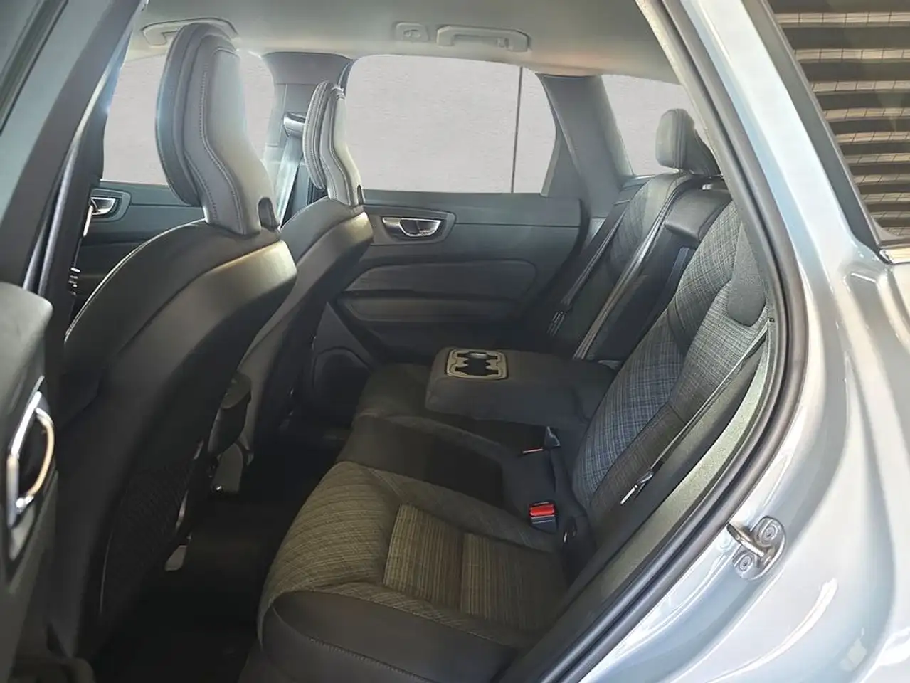 Volvo XC60 XC60 B5 B AWD Core — Vehicle gallery 14