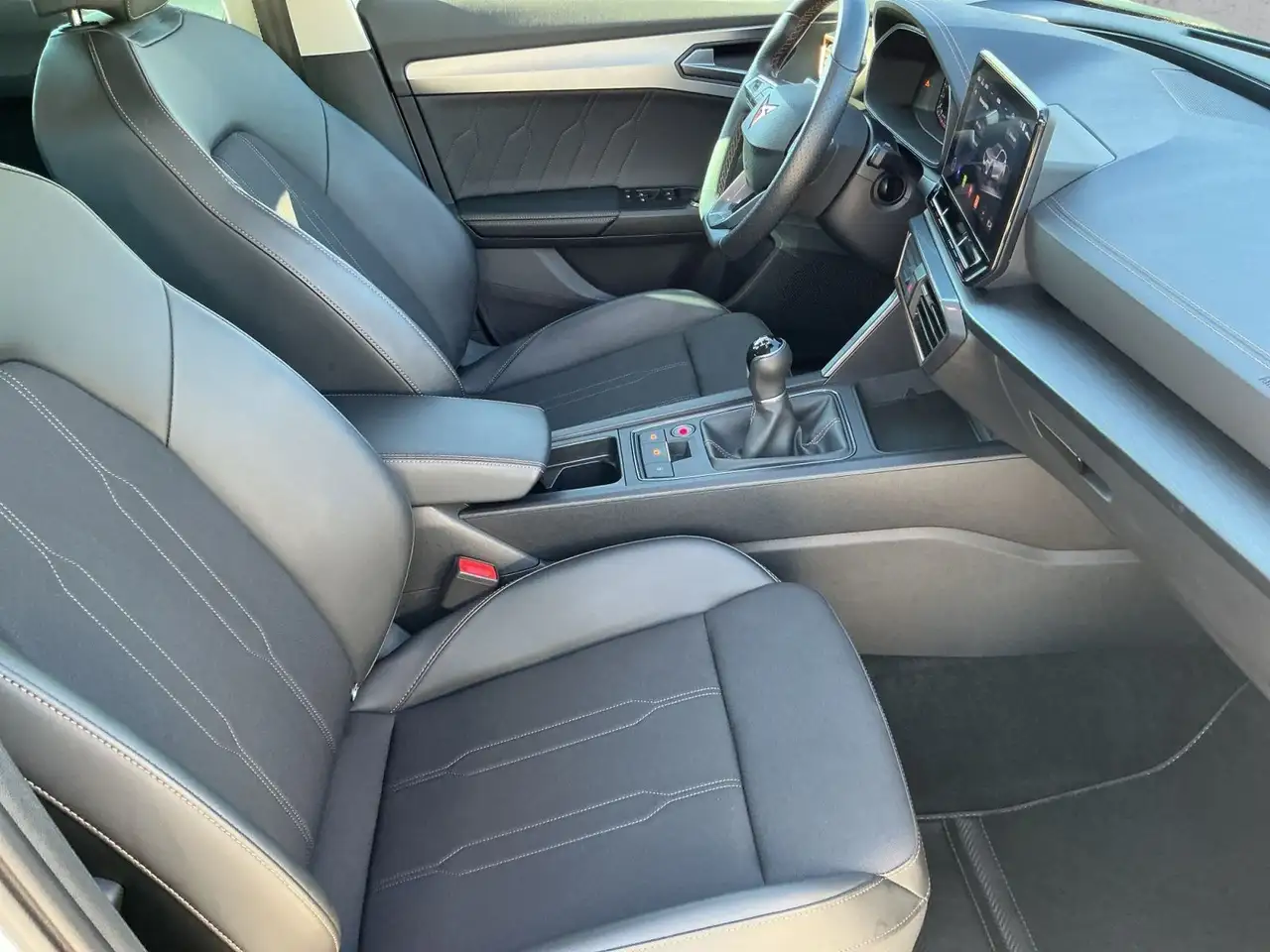 CUPRA Formentor 1.5 TSI LED+DAB+KEYLESS+TEMPOMAT+SHZ — معرض صور السيارة 13