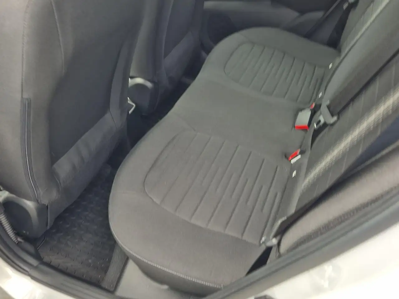 Hyundai i10 Trend 1.0 5-Gang RFK+SHZ+EPH — Galería del vehículo 16
