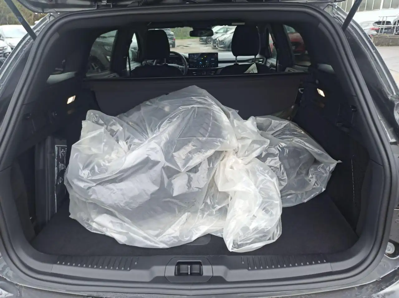 Ford Focus ST-Line 1.0L / Body-Styling-Paket / B&O — معرض صور السيارة 4