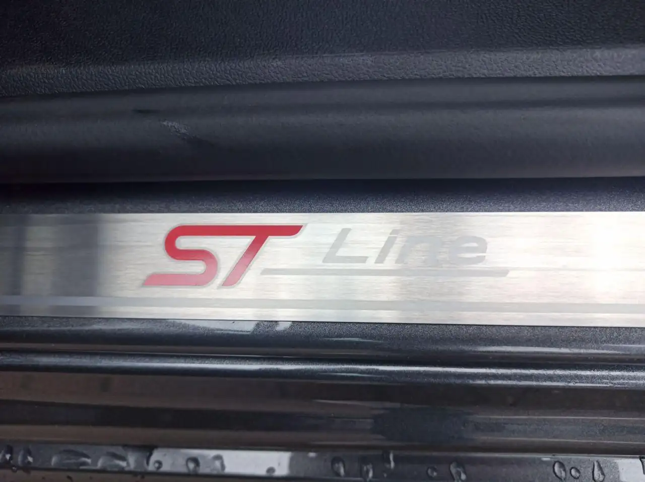 Ford Focus ST-Line 1.0L / Body-Styling-Paket / B&O — معرض صور السيارة 6