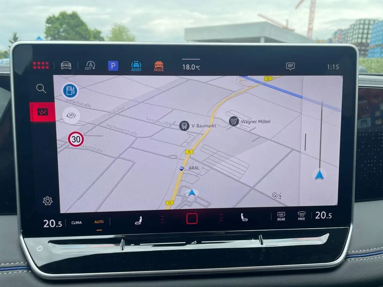 Volkswagen Tiguan 1.5 eTSI DSG R-LINE+AHK+NAVI+ACC+KAMERA — Vehicle gallery 17