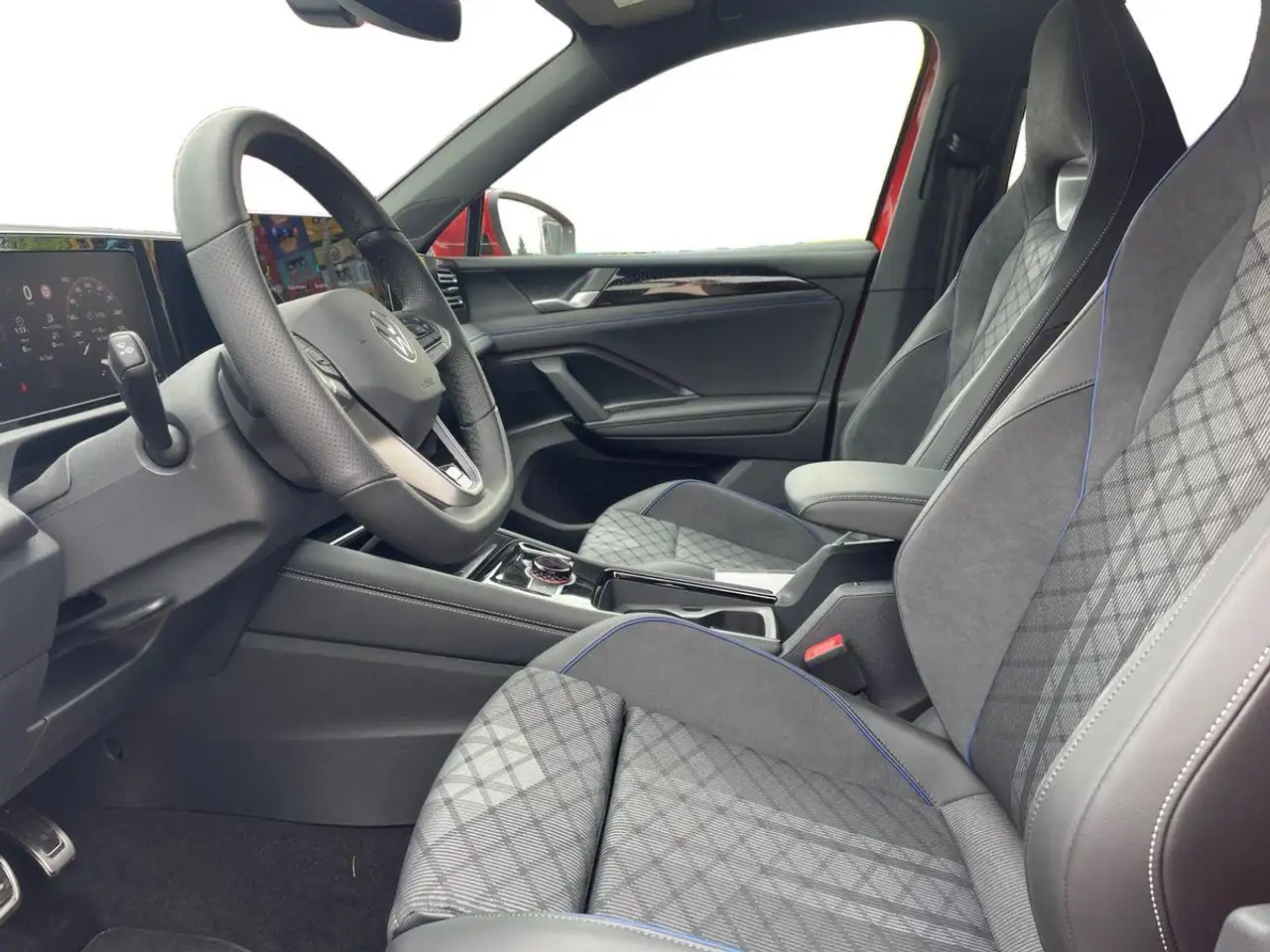 Volkswagen Tiguan 1.5 eTSI DSG R-LINE+AHK+NAVI+ACC+KAMERA — Vehicle gallery 9