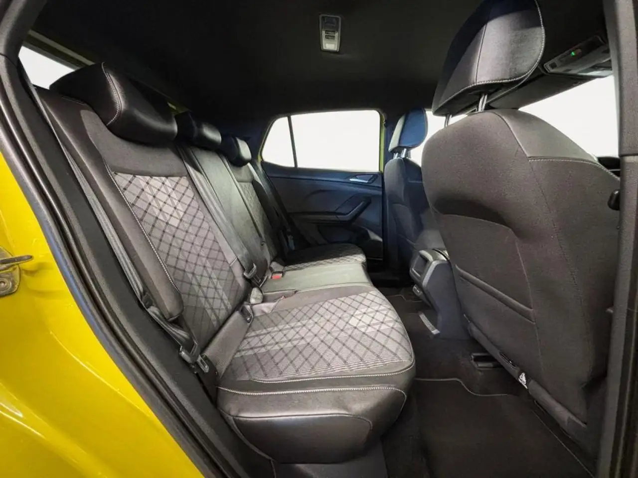 Volkswagen T-Cross 1.0 TSI R-Line Aut. 85kW — معرض صور السيارة 6