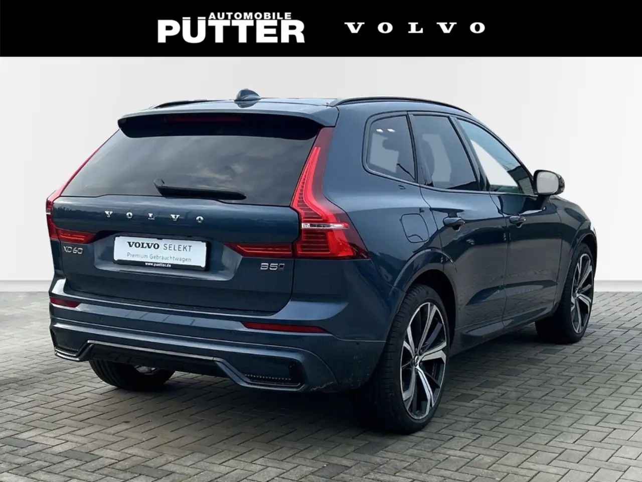 Volvo XC60 B5 Benzin AWD Ultra Dark 21'' ACC LED Nappa Massag — Galería del vehículo 2