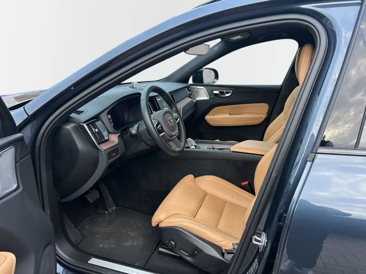 Volvo XC60 B5 Benzin AWD Ultra Dark 21'' ACC LED Nappa Massag — Galería del vehículo 10