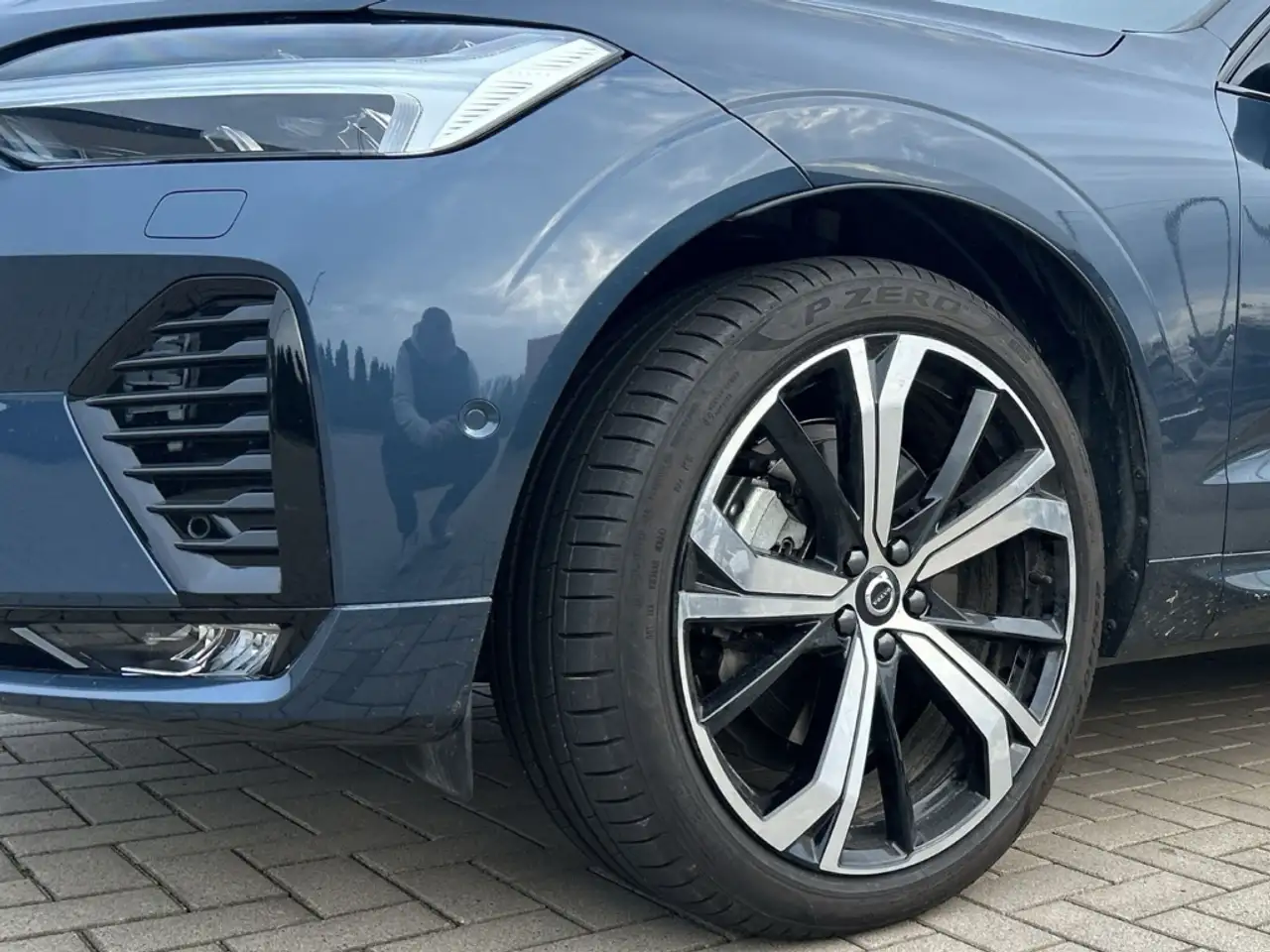 Volvo XC60 B5 Benzin AWD Ultra Dark 21'' ACC LED Nappa Massag — Galería del vehículo 9