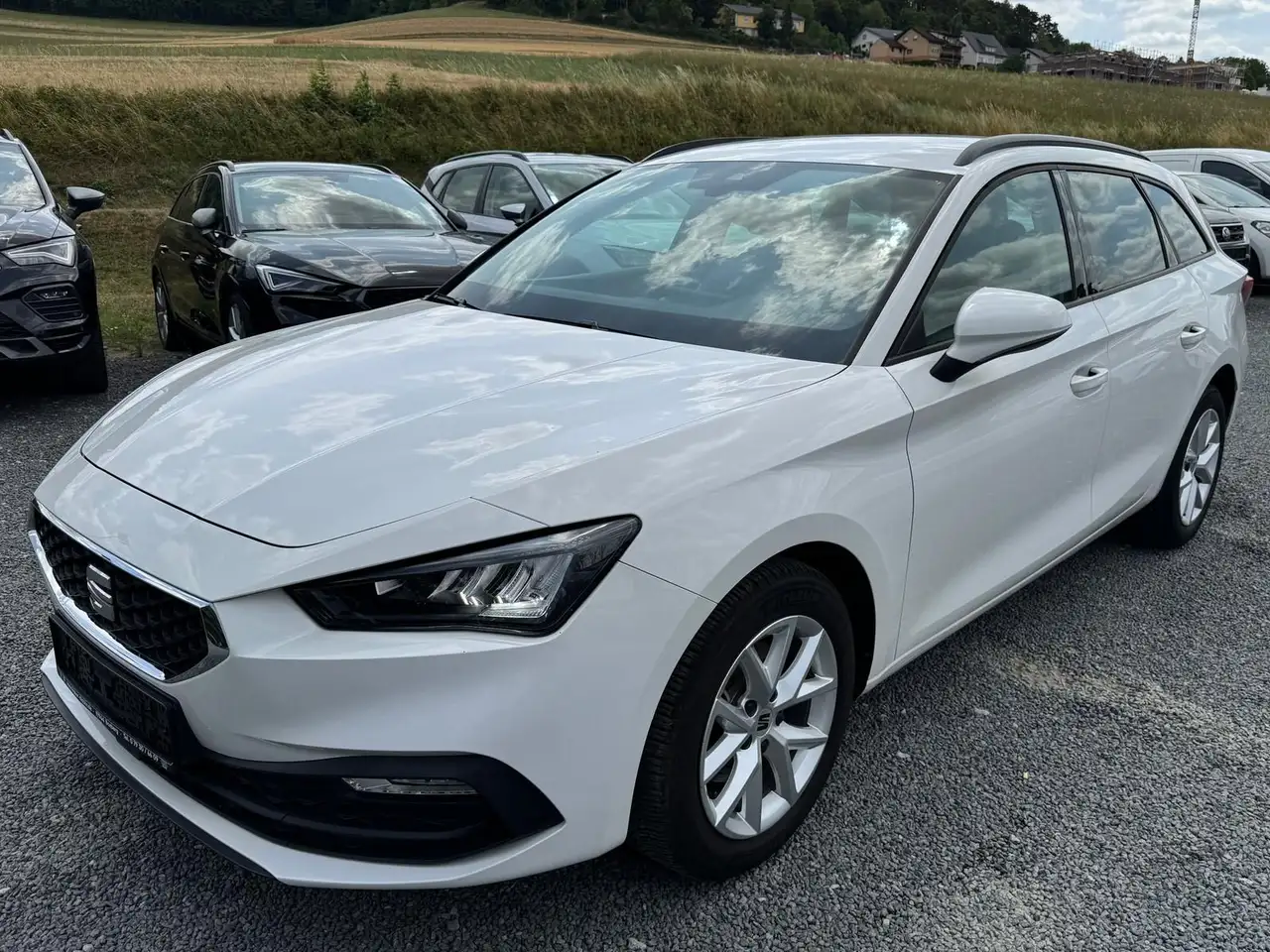 SEAT Leon 1.0 TSI *STYLE-EDITION*LED*PDC*SPEED-LIMITE — Galería del vehículo 3