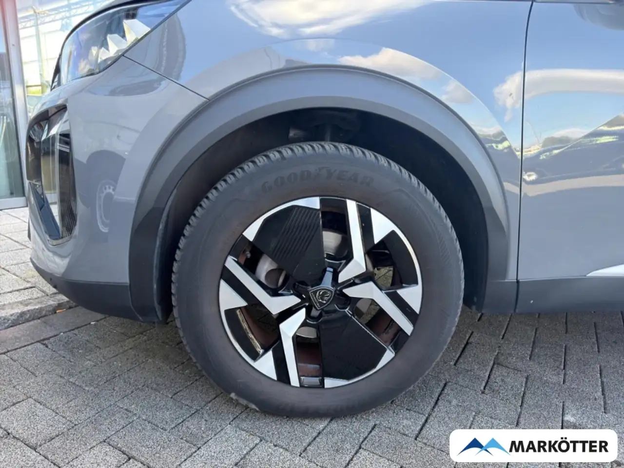 Peugeot 2008 GT ACC/360°/CARPLY/NAVI/LED/SHZ/NAVI — Galerie du véhicule 32