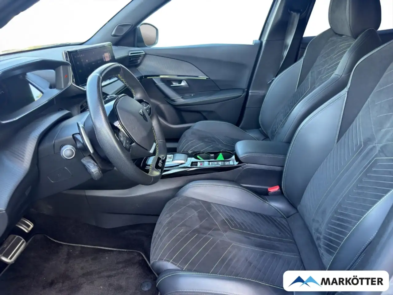 Peugeot 2008 GT ACC/360°/CARPLY/NAVI/LED/SHZ/NAVI — Galerie du véhicule 22