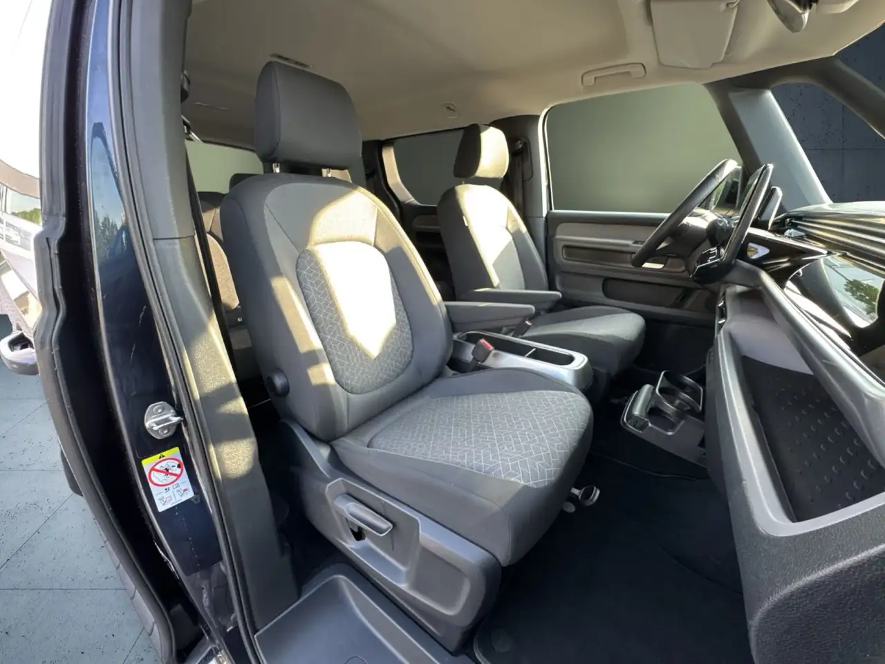 Volkswagen ID. Buzz ID.Buzz Pro AHK/Matrix/Nav/Kam/ACC/Assist/20"/BT — معرض صور السيارة 13