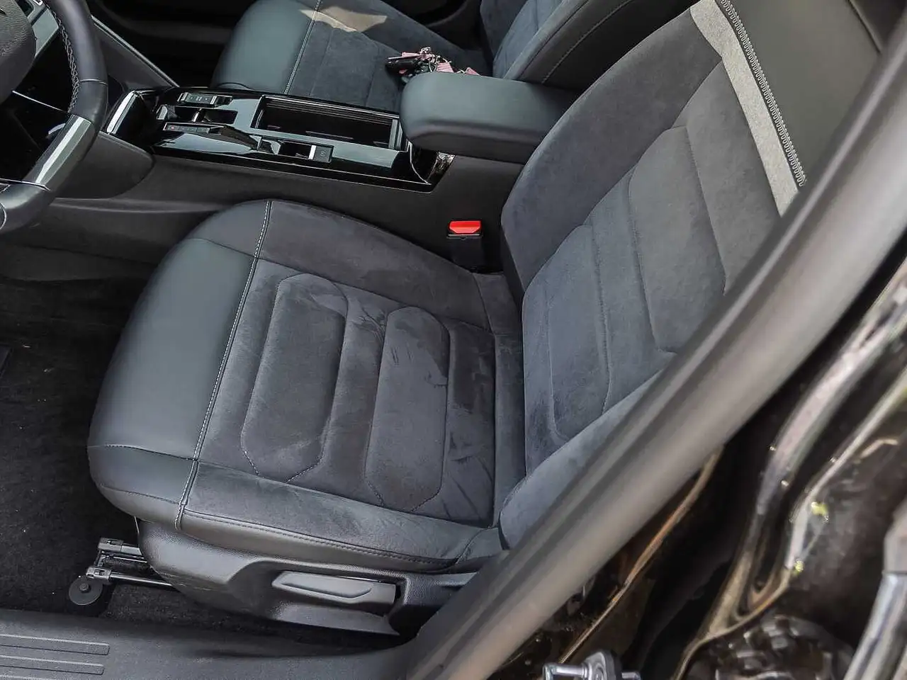 Citroen C4 PureTech 130 EAT8 MAX Techno-Paket — Vehicle gallery 7