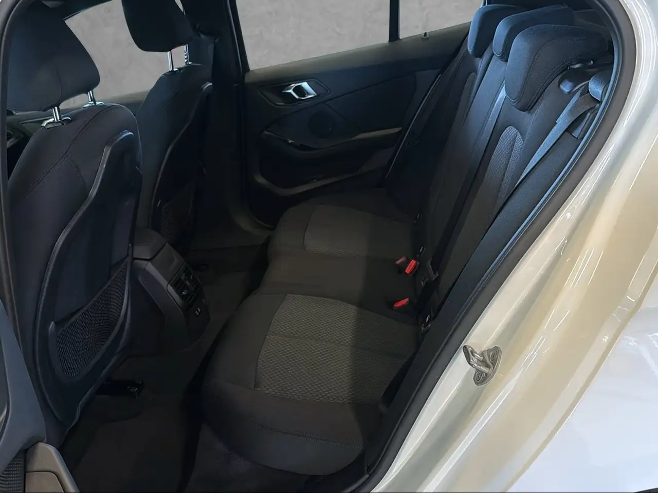 BMW 118 i 5-Türer Advantage — Vehicle gallery 20