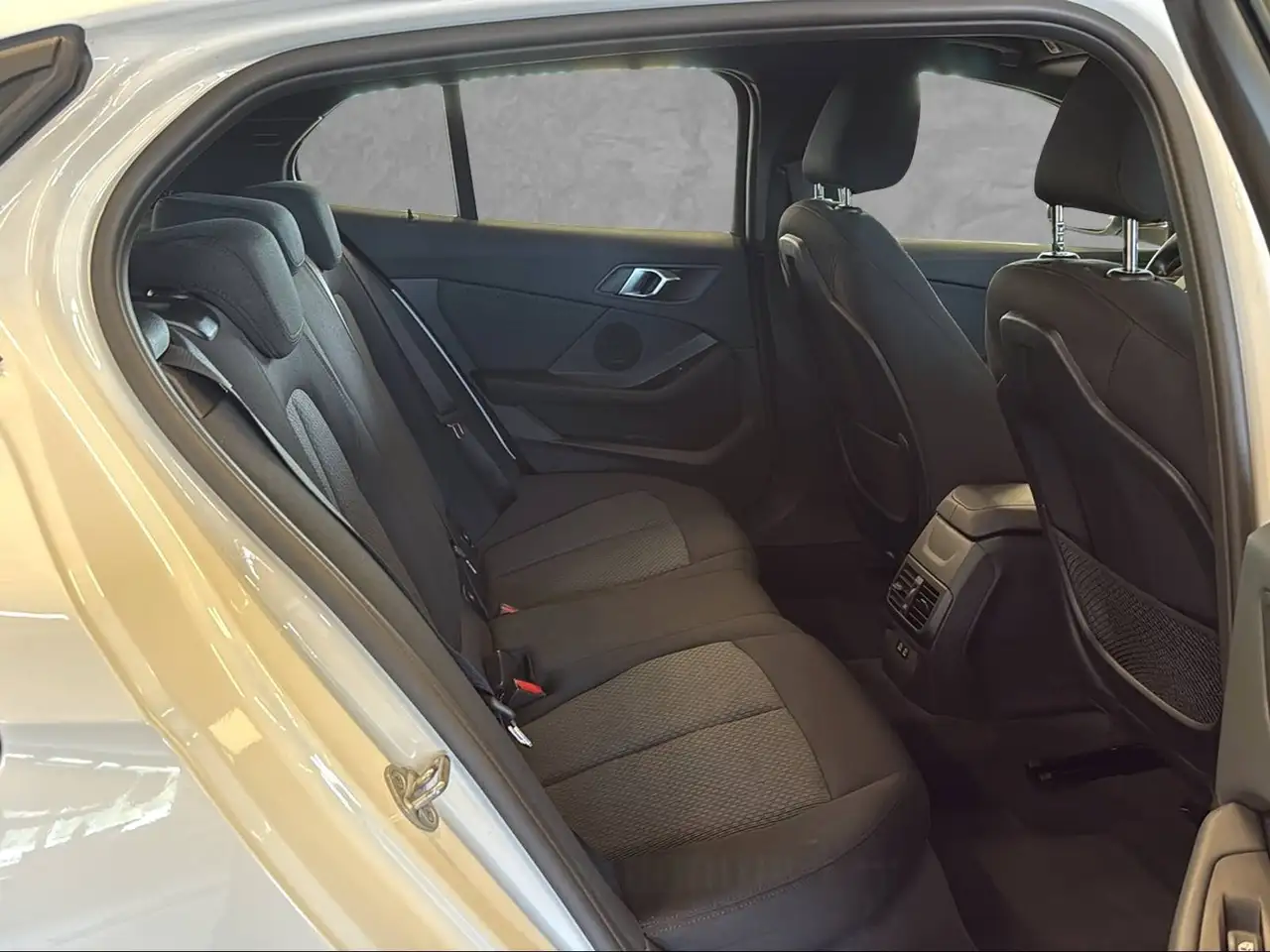 BMW 118 i 5-Türer Advantage — Vehicle gallery 19