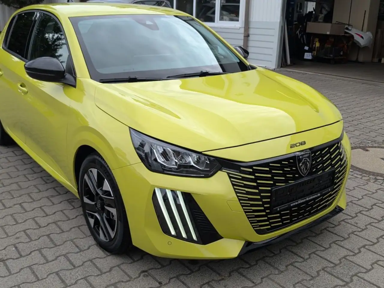 Peugeot 208 PureTech 100 Allure — معرض صور السيارة 16