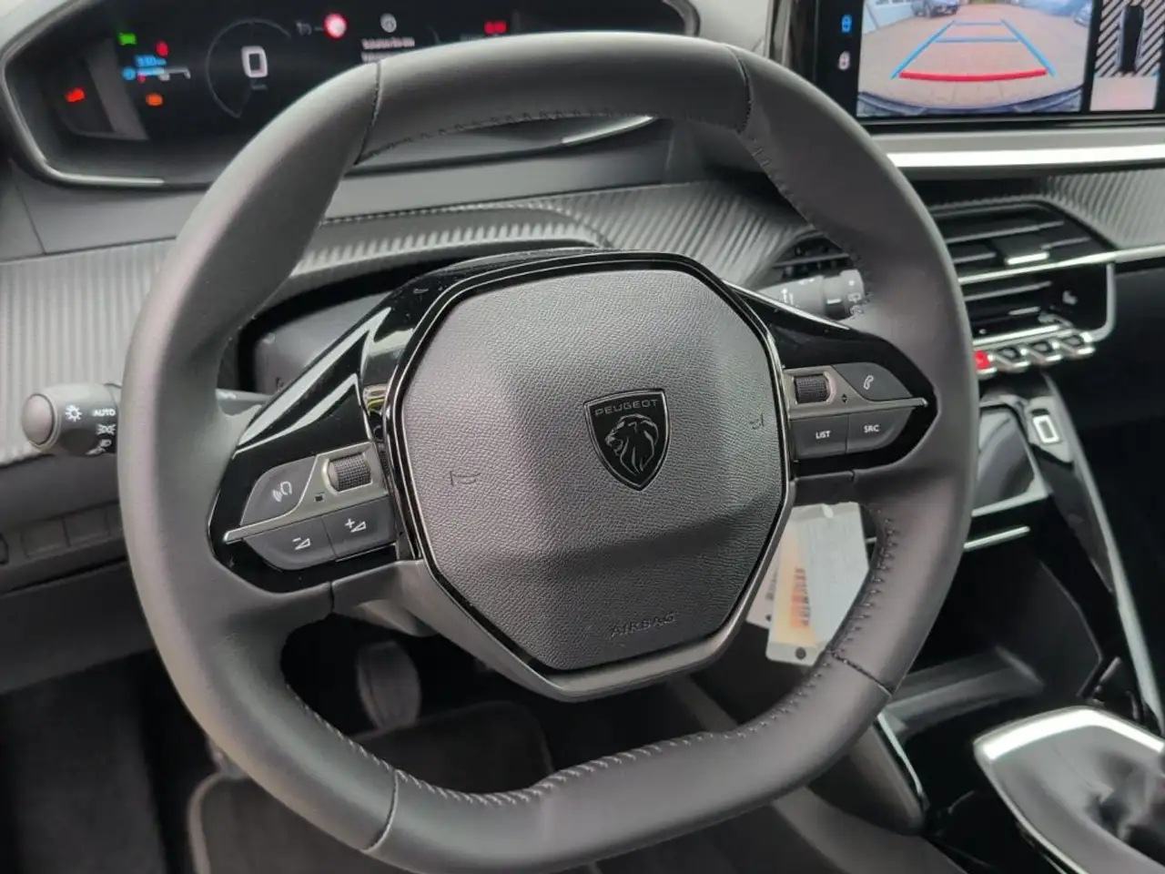 Peugeot 208 PureTech 100 Allure — معرض صور السيارة 20