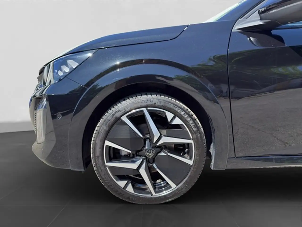 Peugeot 208 Hybrid 100 GT — Vehicle gallery 7
