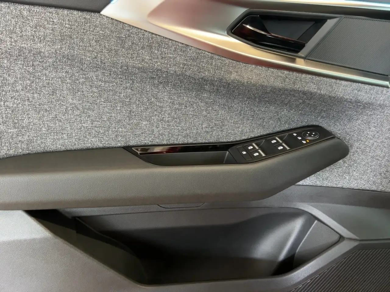 Renault Espace 6 Techno E-Tech Full Hybrid 200 PDC KLIMA — Galerie du véhicule 14
