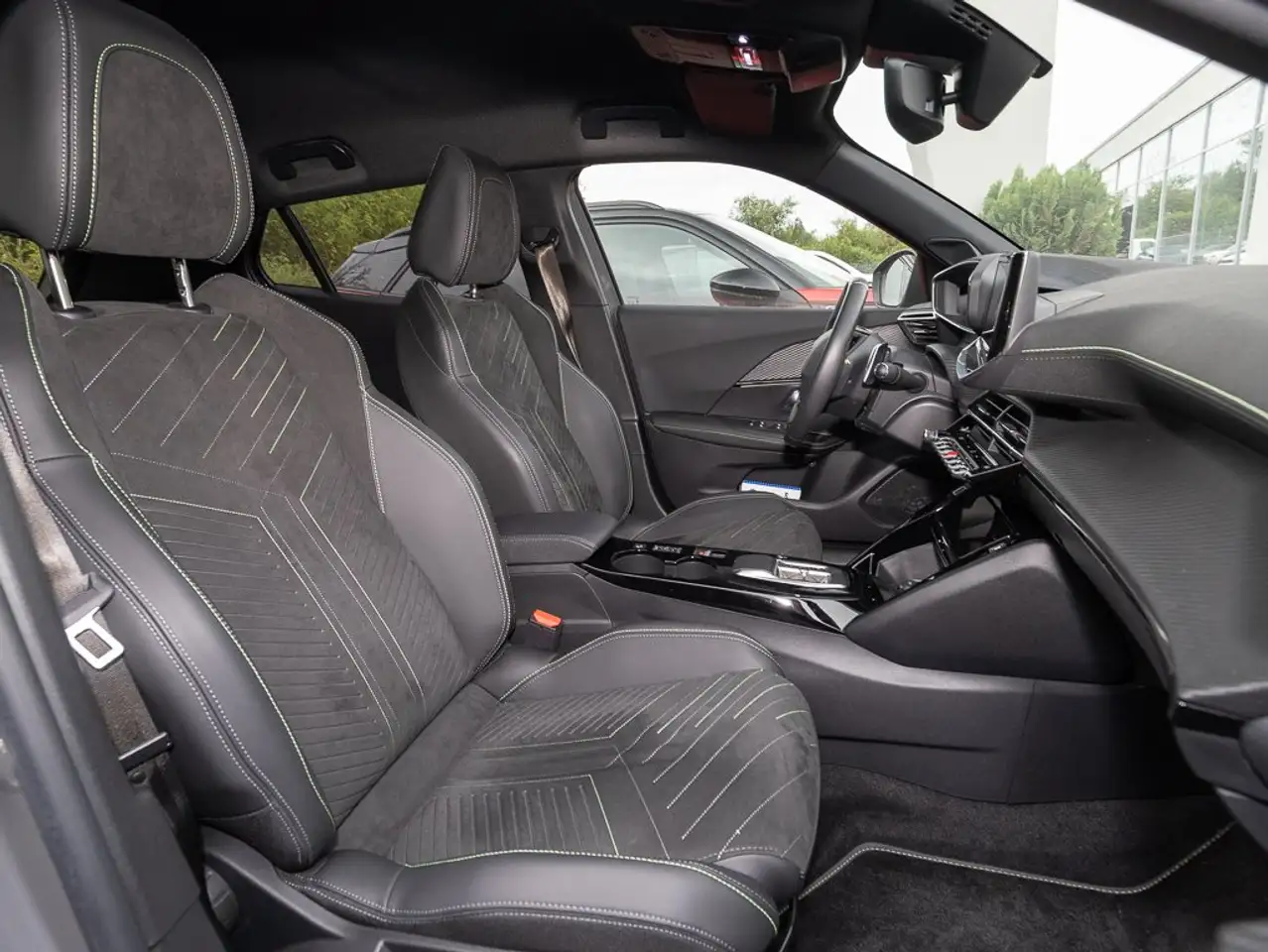 Peugeot 2008 PureTech 130 GT +RFK+SHZ+LED+ALLW+AUT+ — Vehicle gallery 12