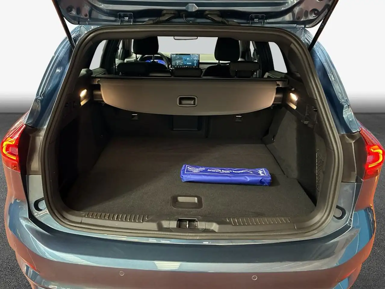Ford Focus Turnier 1.0 EcoBoost Hybrid ST-LINE X — معرض صور السيارة 8