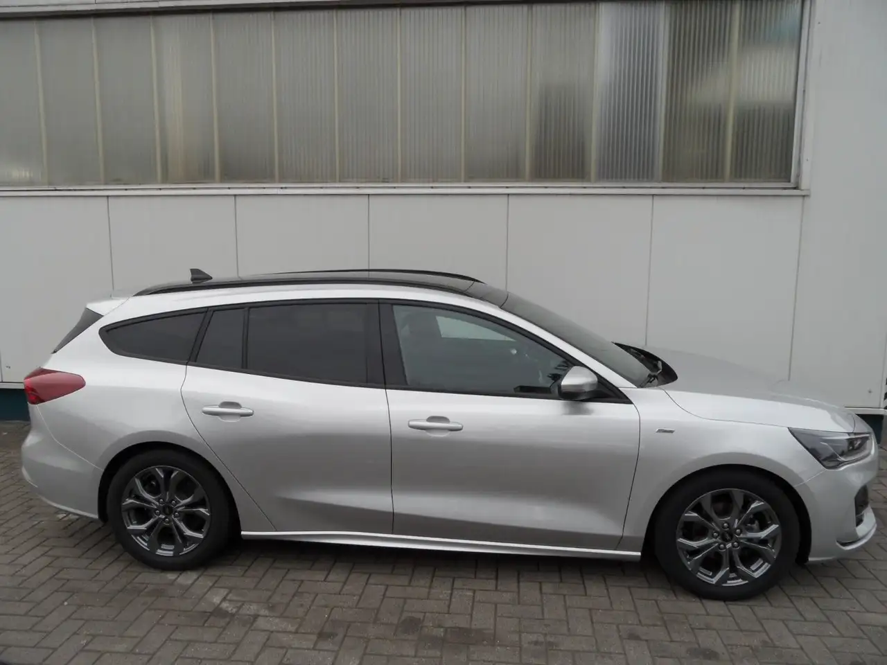 Ford Focus Turnier ST-Line X+Cam+Panoramadach+AHK+AT — معرض صور السيارة 2