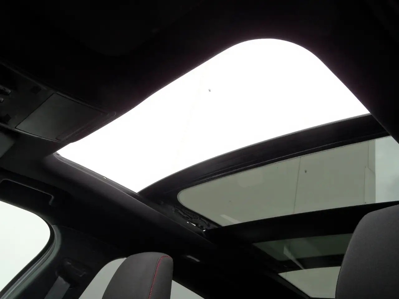 Ford Focus Turnier ST-Line X+Cam+Panoramadach+AHK+AT — معرض صور السيارة 23