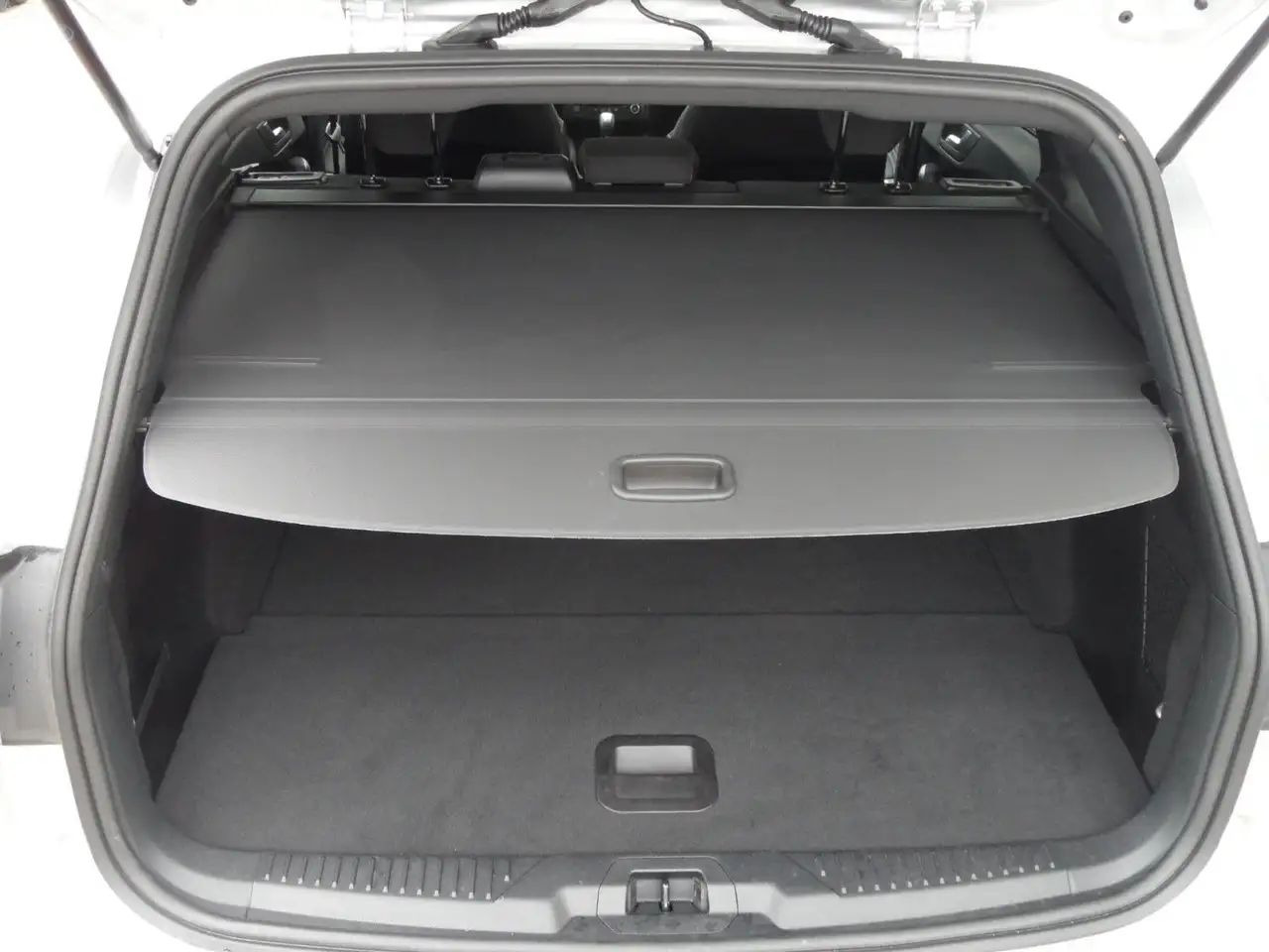 Ford Focus Turnier ST-Line X+Cam+Panoramadach+AHK+AT — معرض صور السيارة 10