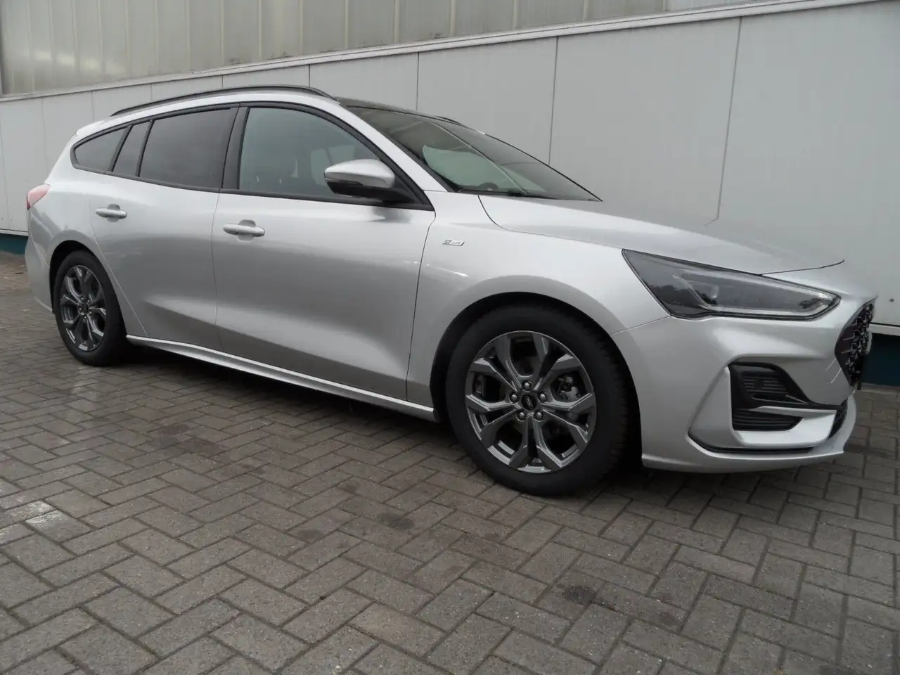 Ford Focus Turnier ST-Line X+Cam+Panoramadach+AHK+AT — معرض صور السيارة 3