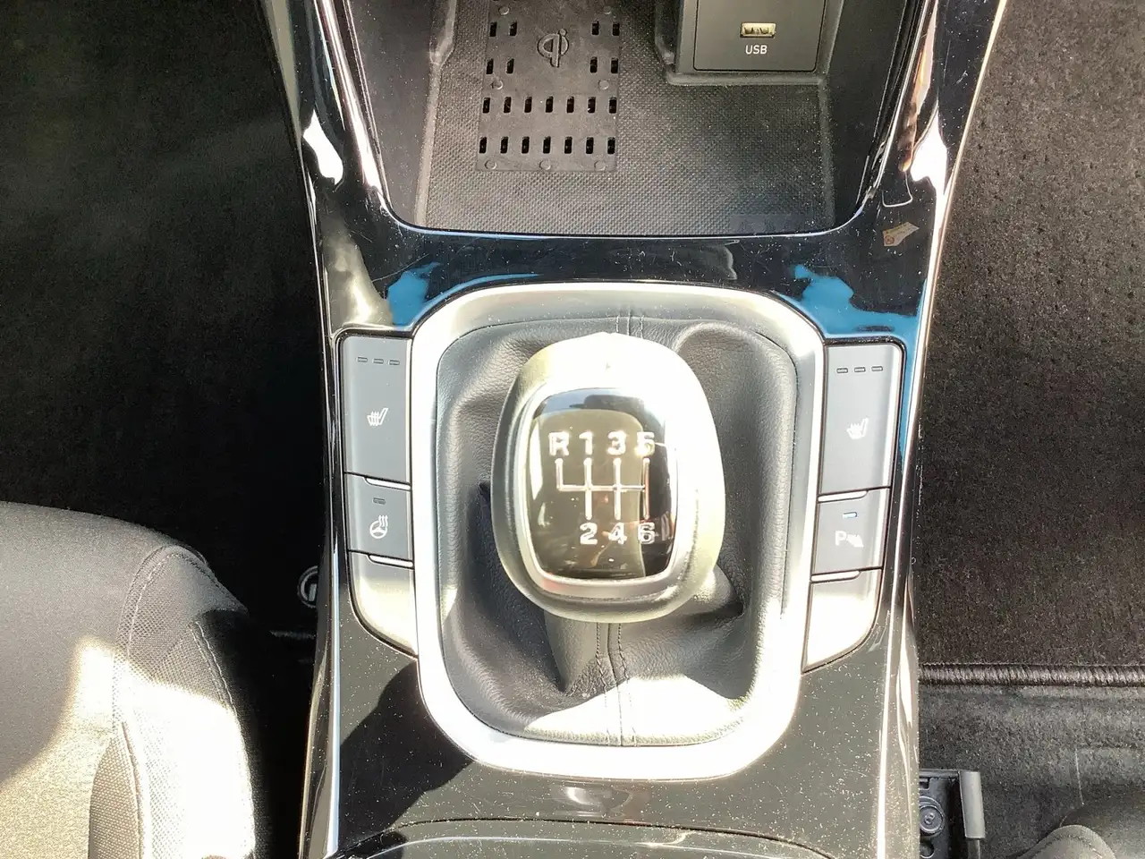 Hyundai i30 8-fach bereift|RFK|SHZ|LHZ|Navi|PDC vorne — Vehicle gallery 17