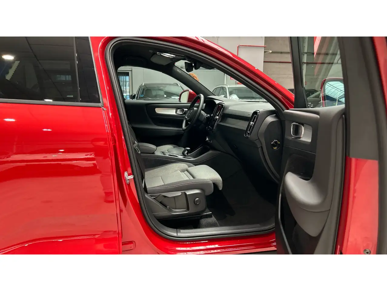 Volvo XC40 B3 Core Aut. — معرض صور السيارة 8