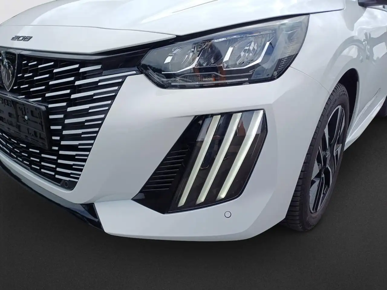 Peugeot 208 Neuer 208 Allure PureTech 100 — Vehicle gallery 9