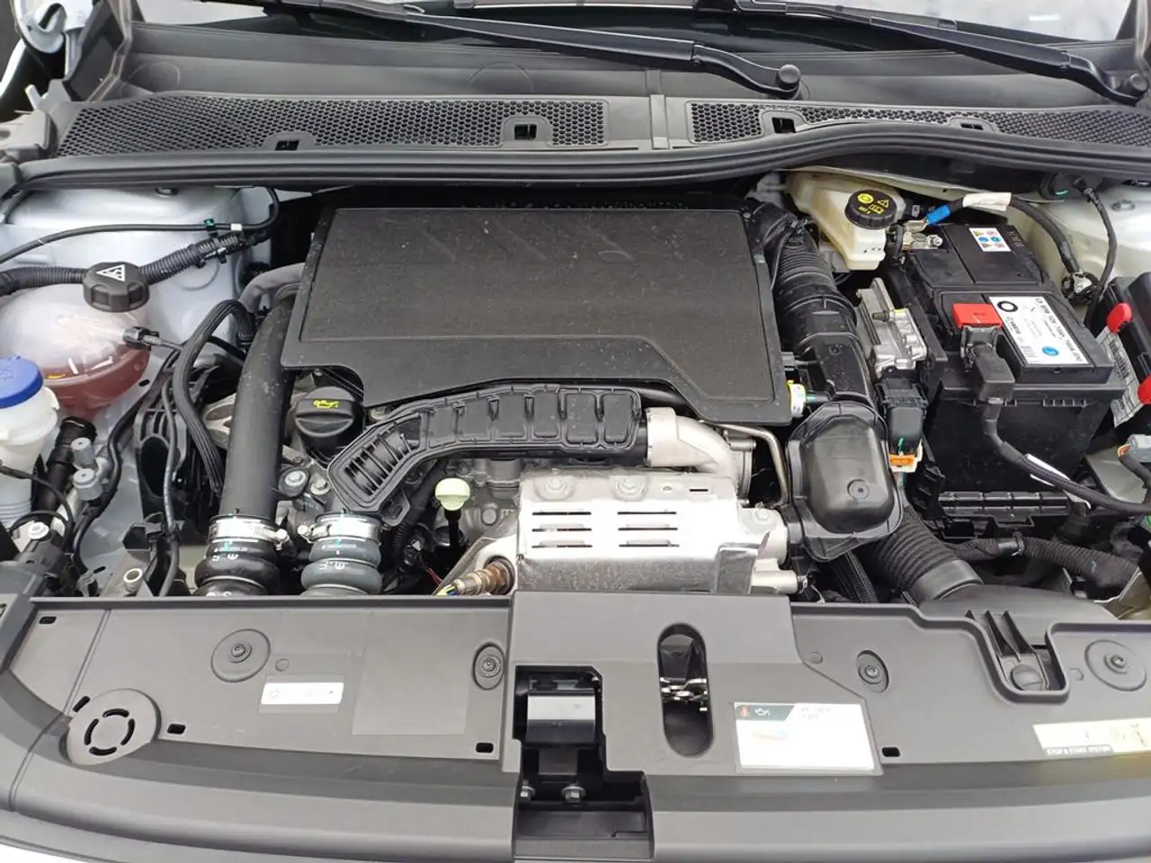 Peugeot 208 Neuer 208 Allure PureTech 100 — Vehicle gallery 5