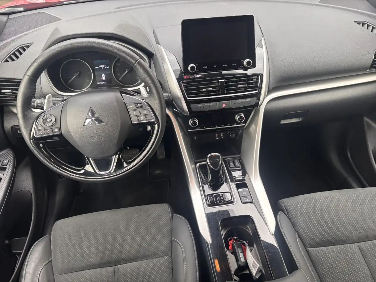 Mitsubishi Eclipse Cross Plug-In Hybrid 4WD Plus Select — معرض صور السيارة 8