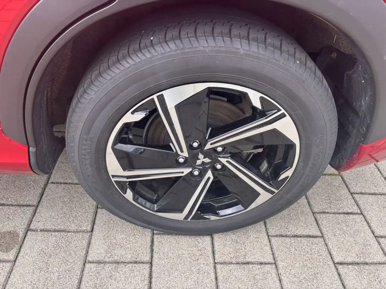 Mitsubishi Eclipse Cross Plug-In Hybrid 4WD Plus Select — معرض صور السيارة 13