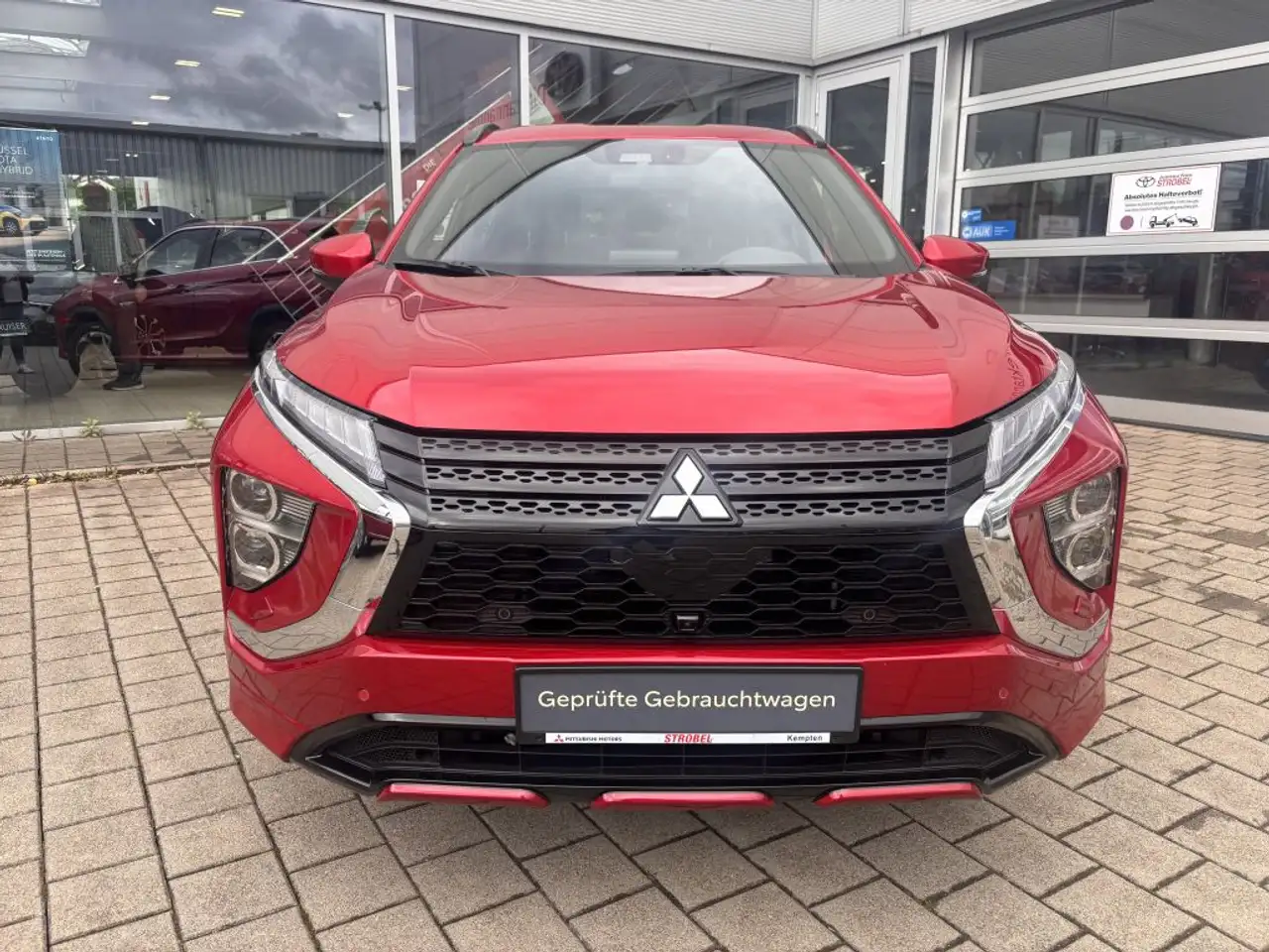 Mitsubishi Eclipse Cross Plug-In Hybrid 4WD Plus Select — معرض صور السيارة 2