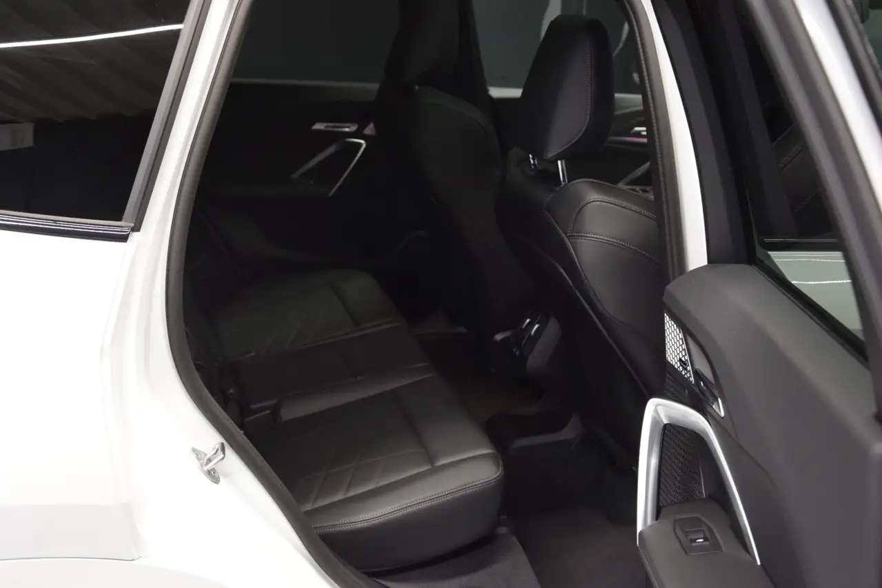 BMW X1 18 i sDrive M Sport Pano H&k ACC Memory Leder — معرض صور السيارة 26