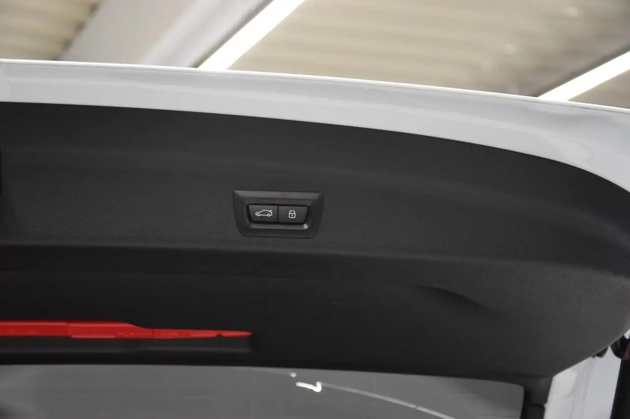BMW X1 18 i sDrive M Sport Pano H&k ACC Memory Leder — معرض صور السيارة 10