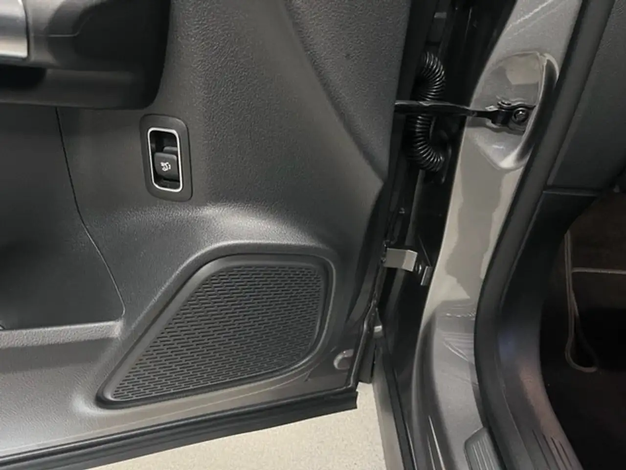 Mercedes-Benz GLA 200 Modelljahr2025+AHK+Progressive Line Advanced Plus+ — معرض صور السيارة 24