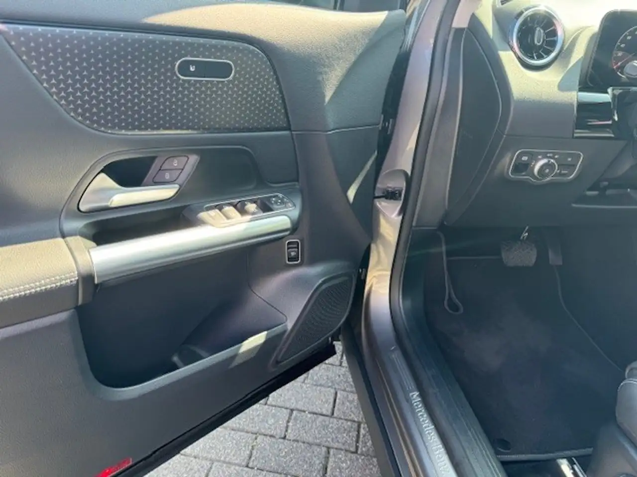 Mercedes-Benz GLA 200 Modelljahr2025+AHK+Progressive Line Advanced Plus+ — معرض صور السيارة 6