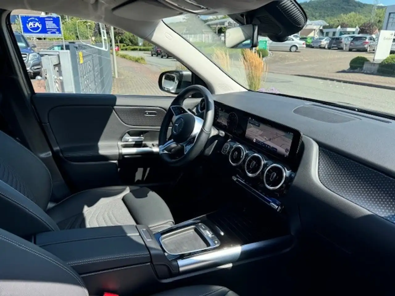 Mercedes-Benz GLA 200 Modelljahr2025+AHK+Progressive Line Advanced Plus+ — معرض صور السيارة 19