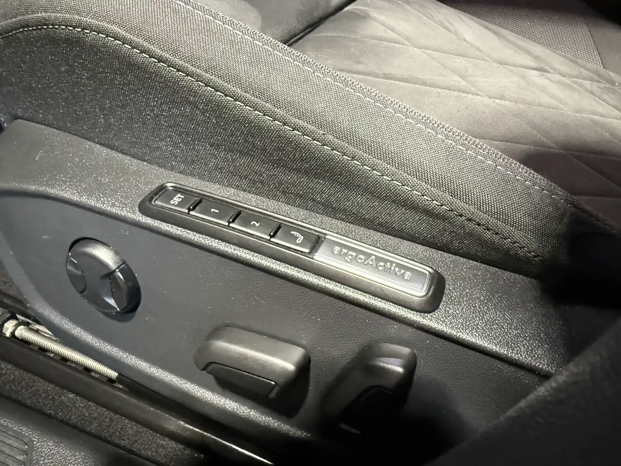 Volkswagen Golf 2,0 TSI Style DSG *Navi*Kam*el.Sitz*LED*ACC — Galerie du véhicule 10
